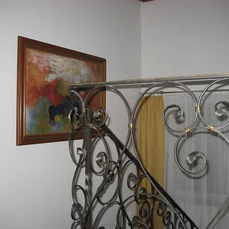 Weisses Ross Garni Hotel 3*